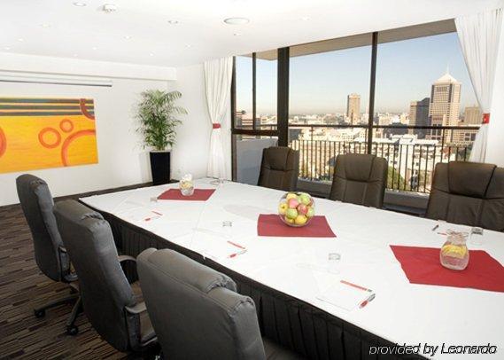 Cambridge Hotel 4*