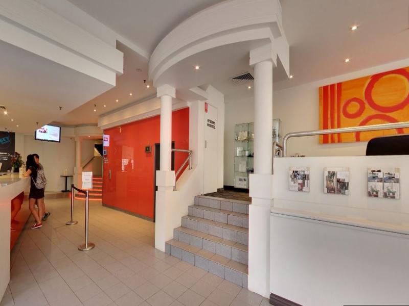 Cambridge Hotel 4*