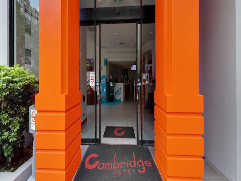 Cambridge Hotel 4*