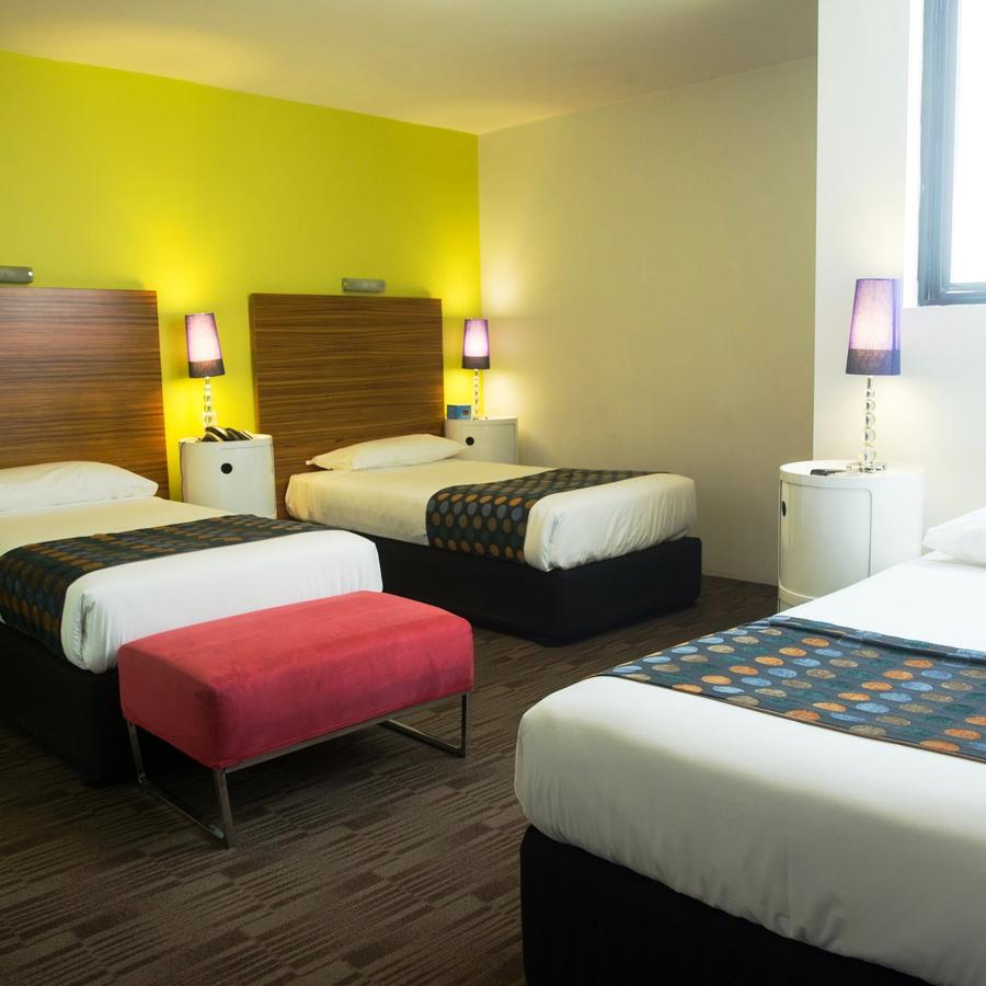 Cambridge Hotel 4*