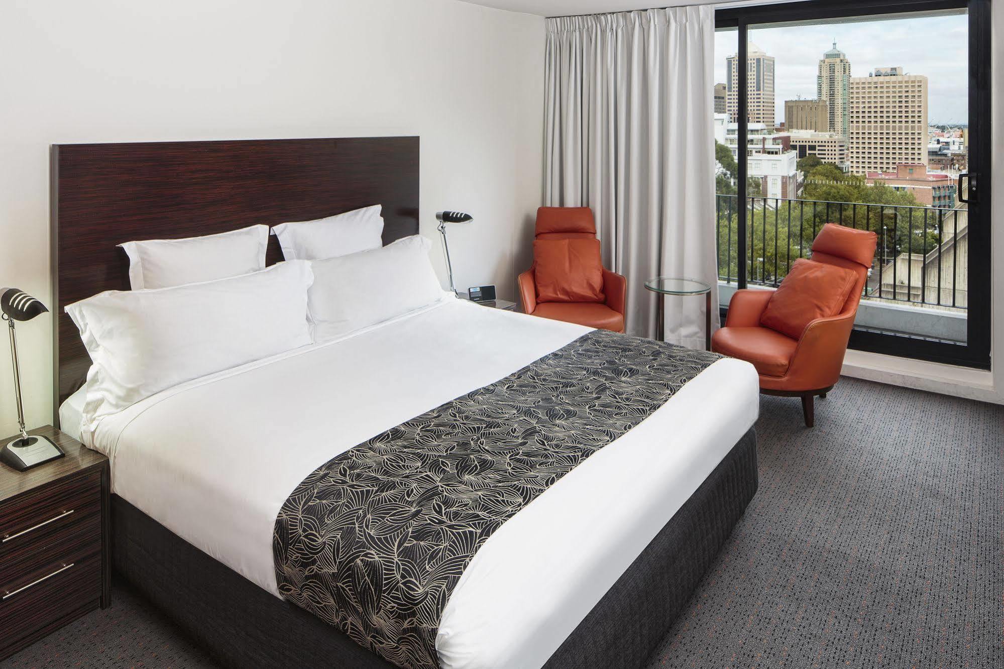 Cambridge Hotel 4*
