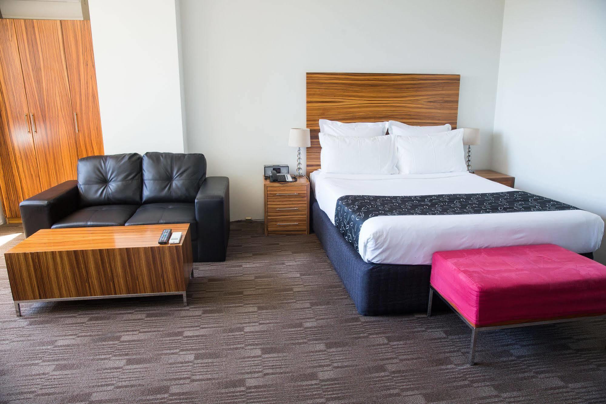Cambridge Hotel 4*