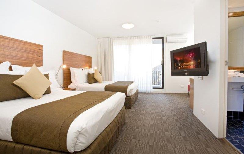 Cambridge Hotel 4*